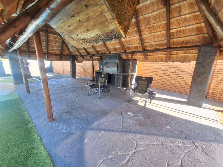 5 Bedroom Property for Sale in Roylglen Gardens Northern Cape